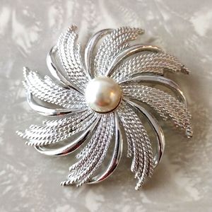 Sara Cov faux silver and pearl brooch.
